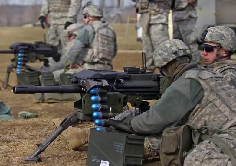Crew operating an automatic grenade launcher
